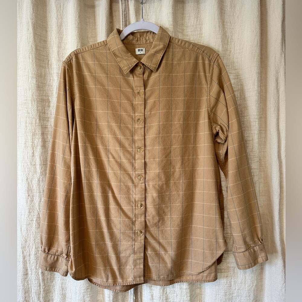 Uniqlo Women’s Tan Plaid Button Down Shirt - Size Medium